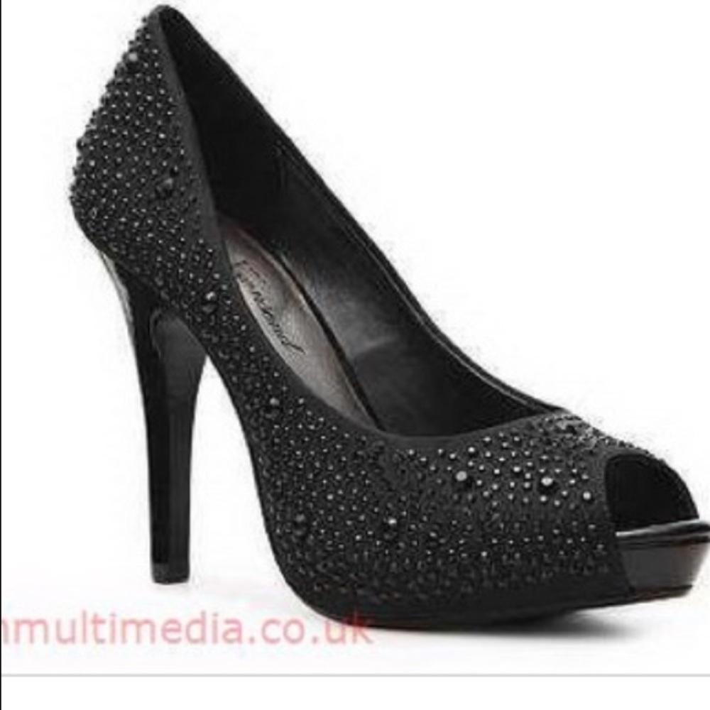 Black peep toe evening shoe with black stones